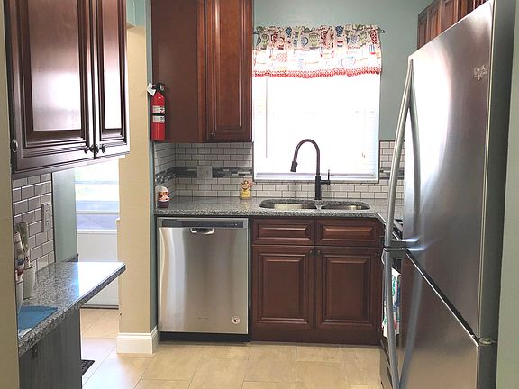 3rd image of 100 El Camino Dr APT 302