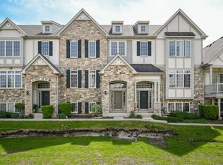 295 Sype Dr, Carol Stream, IL 60188