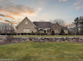 6284 Wilderness Dr, South Lyon, MI 48178