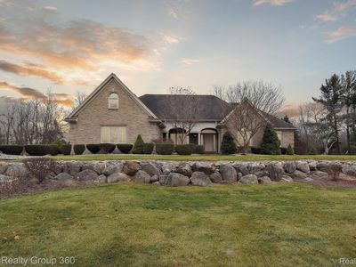6284 Wilderness Dr, South Lyon, MI, 48178