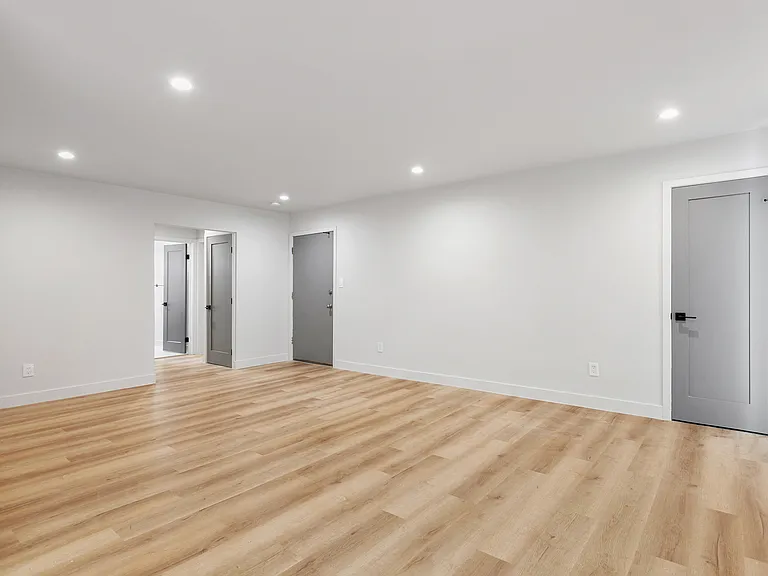 243 S Park View St #4 — Photo 6
