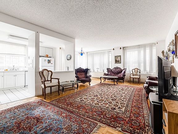 2nd image of 40 Oceana Dr W APT 3C