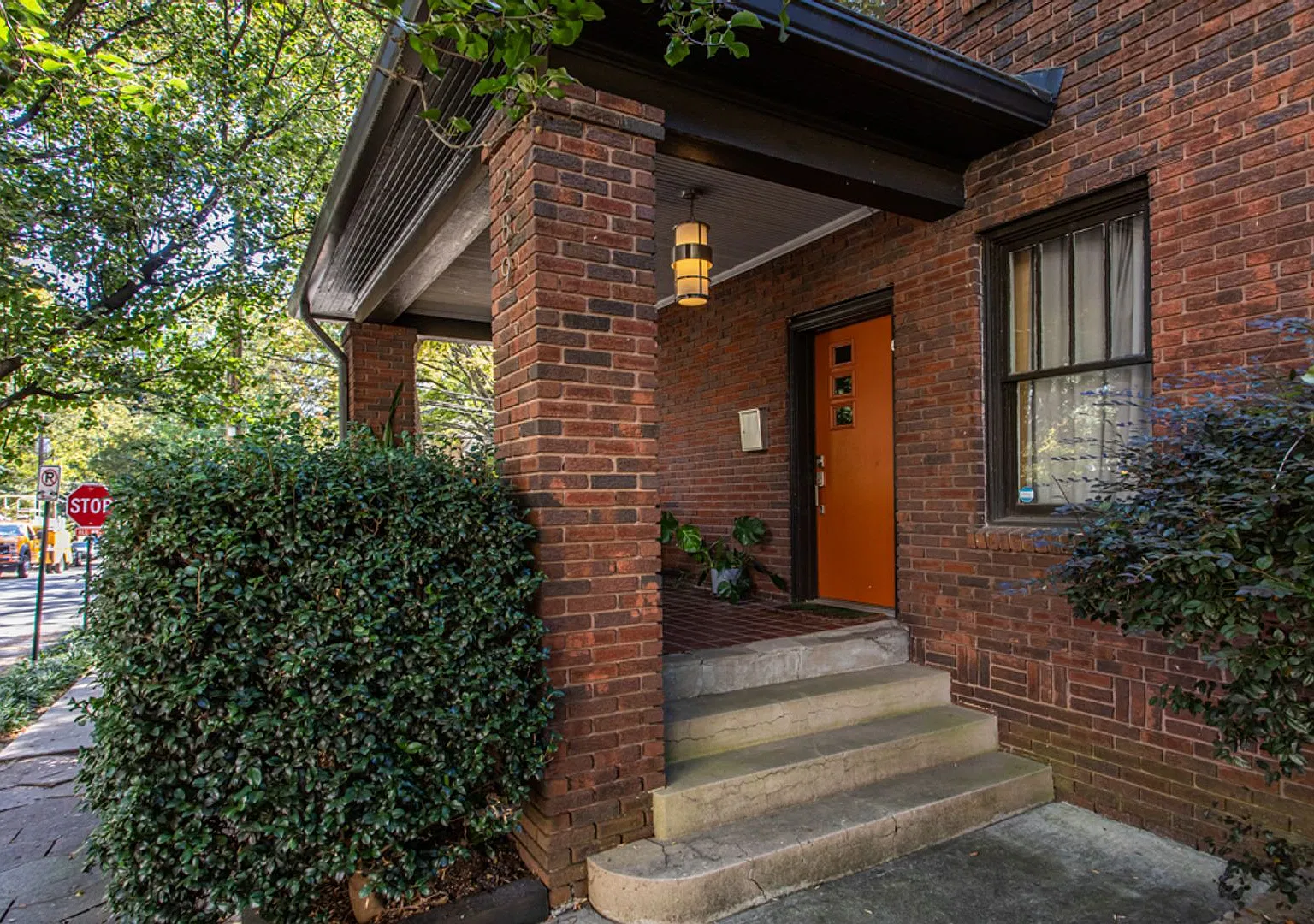 Spacious 2/1 Unit w/ Porch & Deck in the Heart of Midtown| Min. from Piedmont Park & ATL BeltLine! — Photo 4