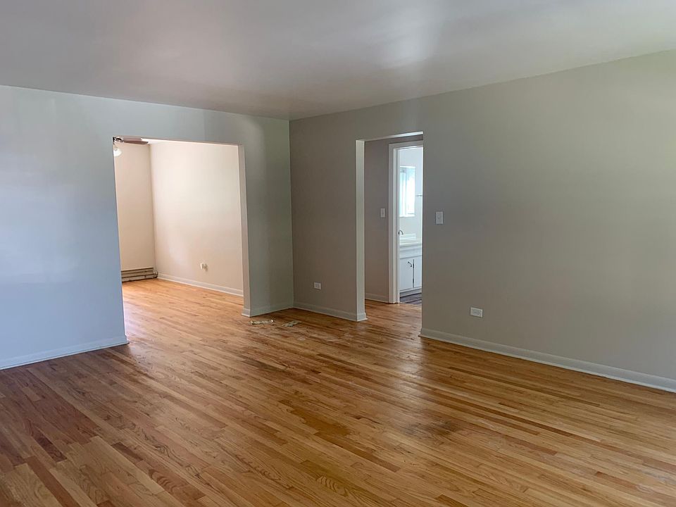 2nd image of 421 Burlington Ave APT 2