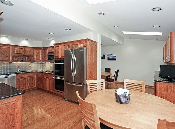 5th image of 842 Saratoga Ln