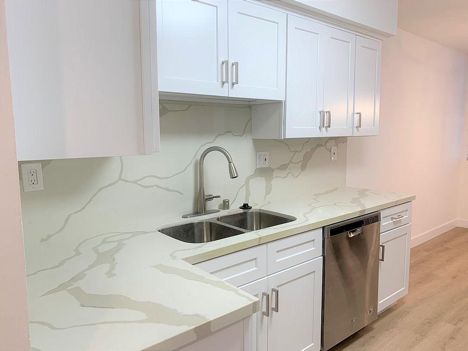 1st image of 12325 Moorpark St #102