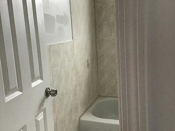 4th image of 123-42 Inwood St
