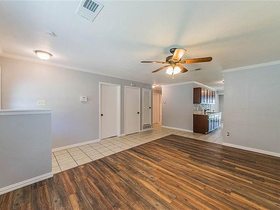 3rd image of 2304 Miriam Ln