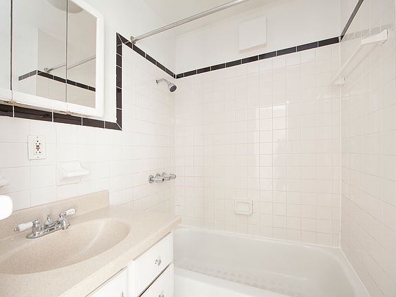 4th image of 65 Ludlow St APT 9