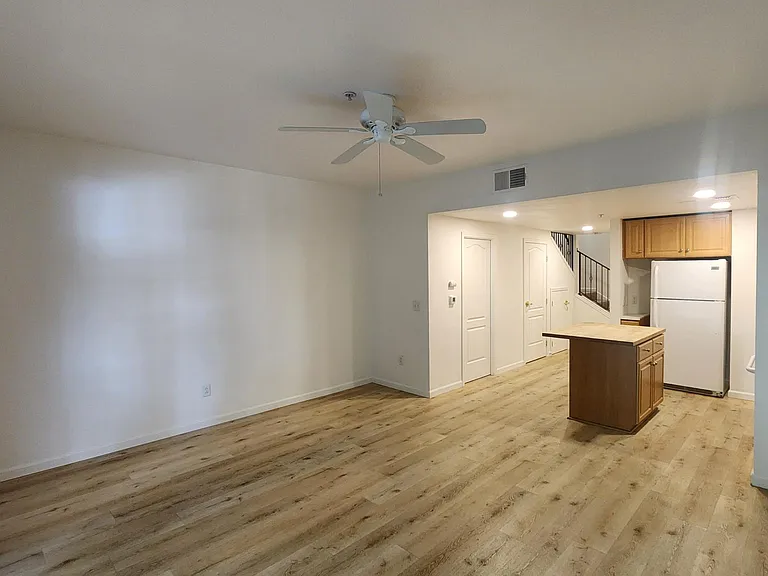 1033 S St #6 — Photo 13