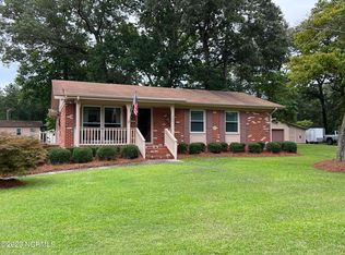 284 Cape Owen Manor Rd, Elizabethtown, NC 28337