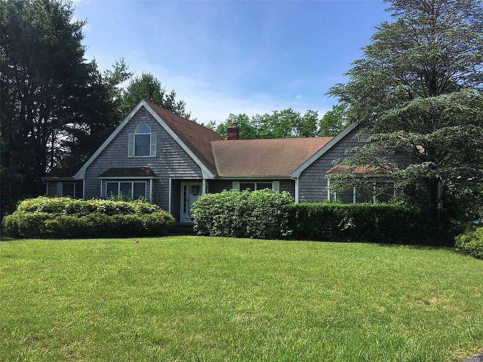 1st image of 4 Oxford Ct