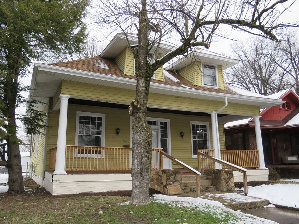 1st image of 800 E Gum St