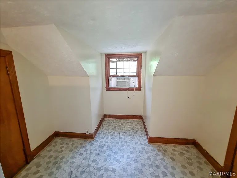 2305 Yancey Ave #B — Photo 8