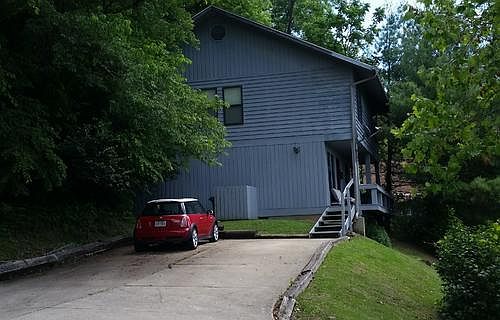 2nd image of 158 W Washington St #B
