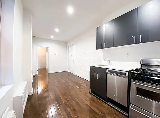 Rented by Kahen Properties | media 8