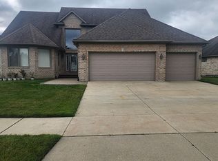 50554 Knightsbridge Dr, Macomb, MI