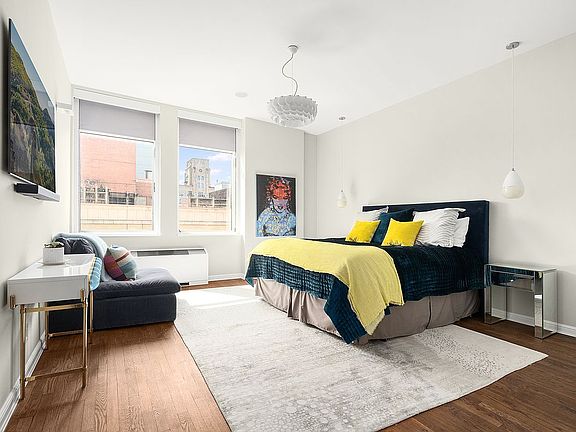 4th image of 252 7th Ave APT 10P