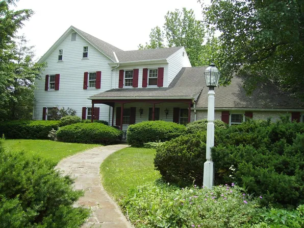 15 Mill Rd, Bernville, PA 19506