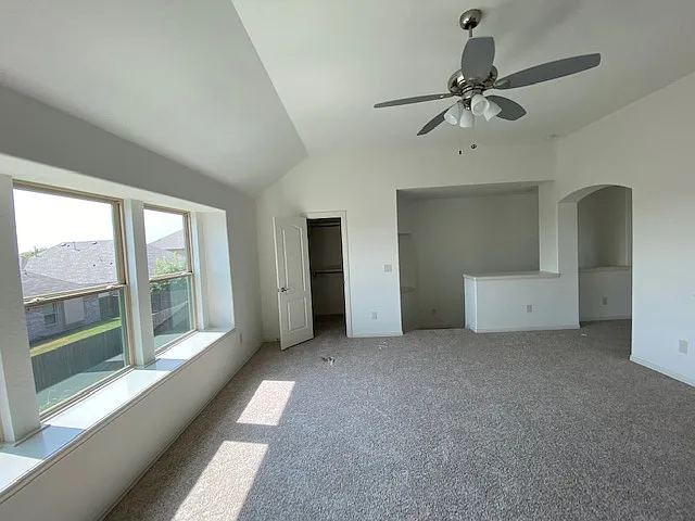 307 Bluewood Dr — Photo 4