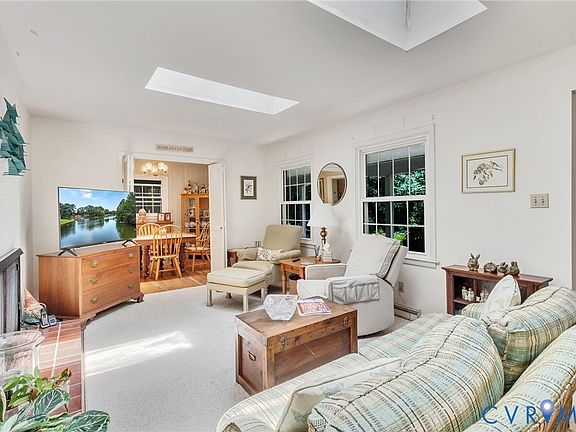 3rd image of 818 Forest Green Rd