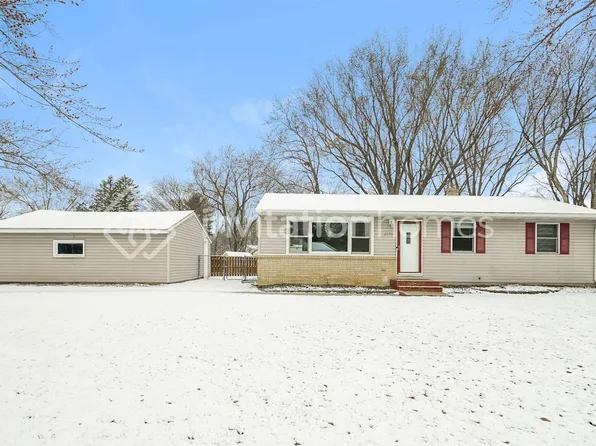 2273 Sierra Dr, White Bear Lake, MN 55110