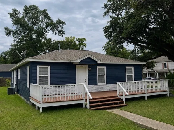 202 S Hill St, Alvin, TX 77511