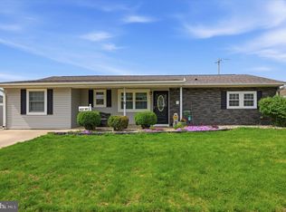 41 Lakeside Dr #W, Levittown, PA 19054