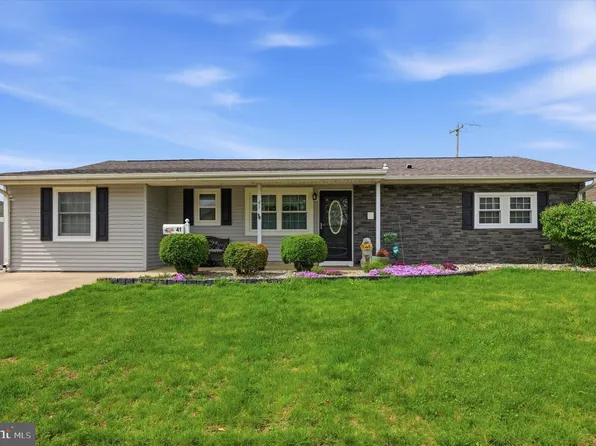41 Lakeside Dr #W, Levittown, PA 19054
