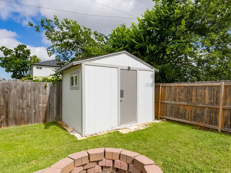 2307 Traverse Dr — Photo 35