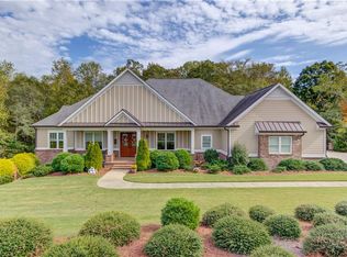 624 Skyland Dr, Hoschton, GA 30548