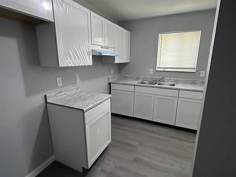 1632 N James H McGee Blvd #B — Photo 5