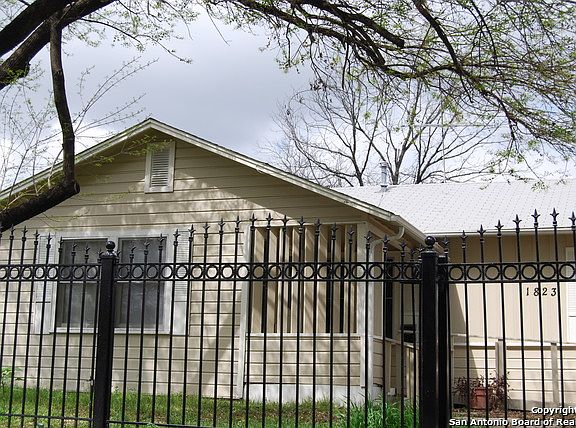 4th image of 1823 Clower St
