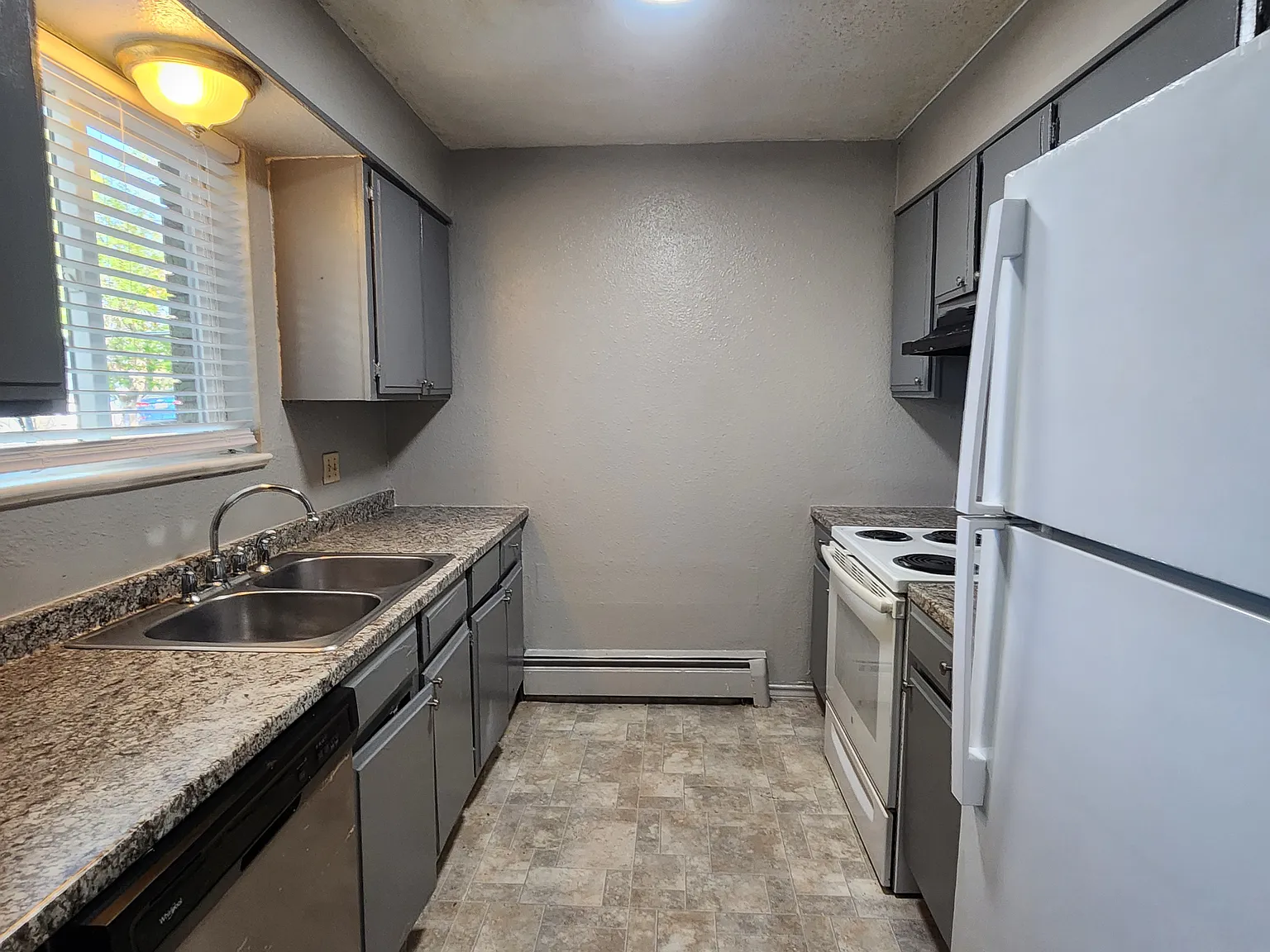 3 bed, 900 sqft, $1,995 — Photo 4