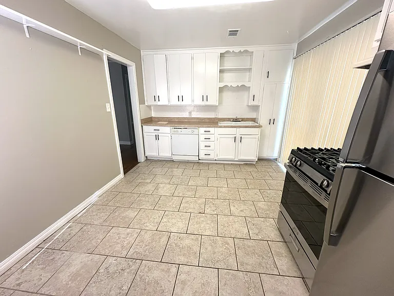 6024 E King St — Photo 14