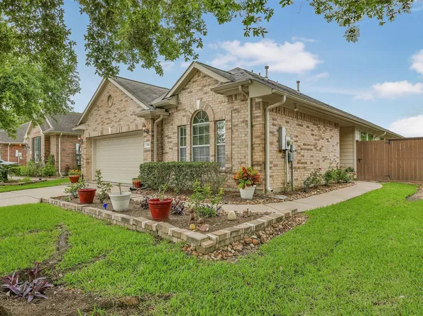 2310 Messina Dr, Pearland, TX 77581