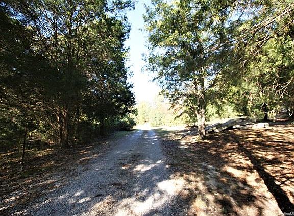 5th image of 2625 Pleasant Rd