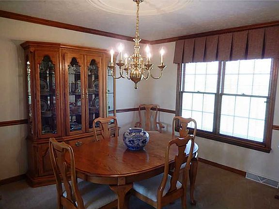 4th image of 905 Templeton Pl