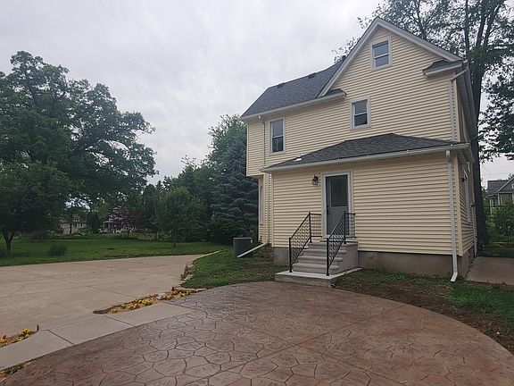 5th image of 712 E 3rd St #A