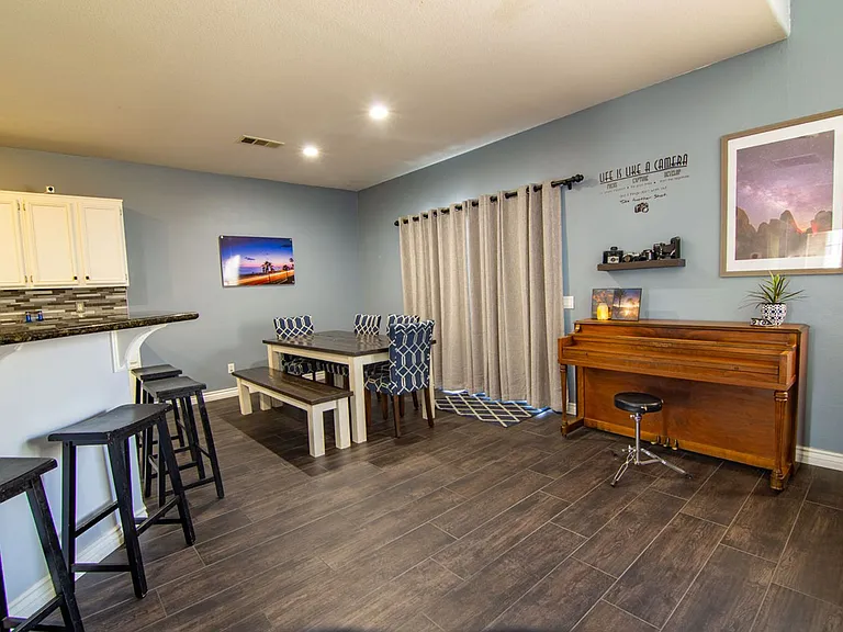 13411 Hawthorn Ave — Photo 3