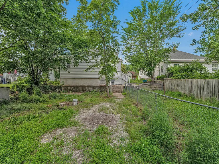 1128 W Broadway St — Photo 21