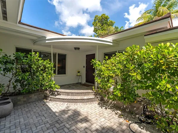 8 Pinta Rd, Miami, FL 33133