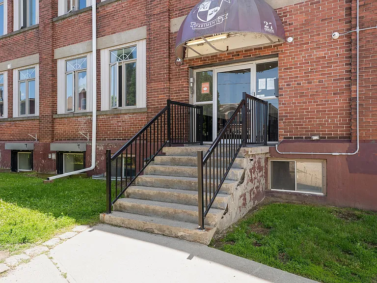 27 Bridge St — Photo 11