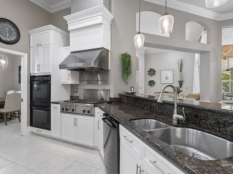 856 Forest Glen Ln — Photo 8