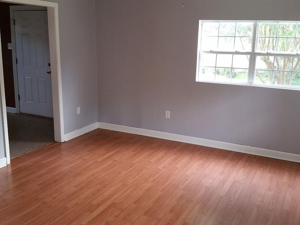 2nd image of 2918 Walker Dr