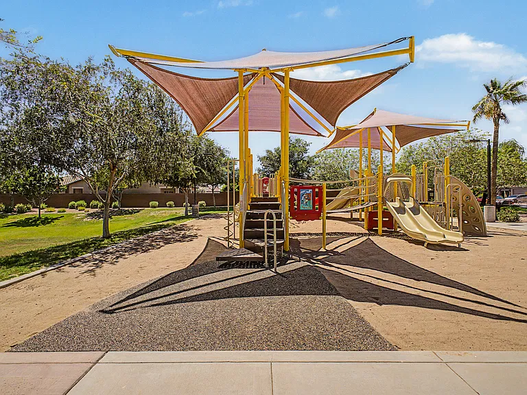 1360 W Joshua Tree Ave — Photo 44