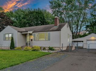 19 Valley Brook Rd, Rocky Hill, CT 06067