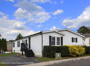 8 Secretariat St, Howell, NJ 07731