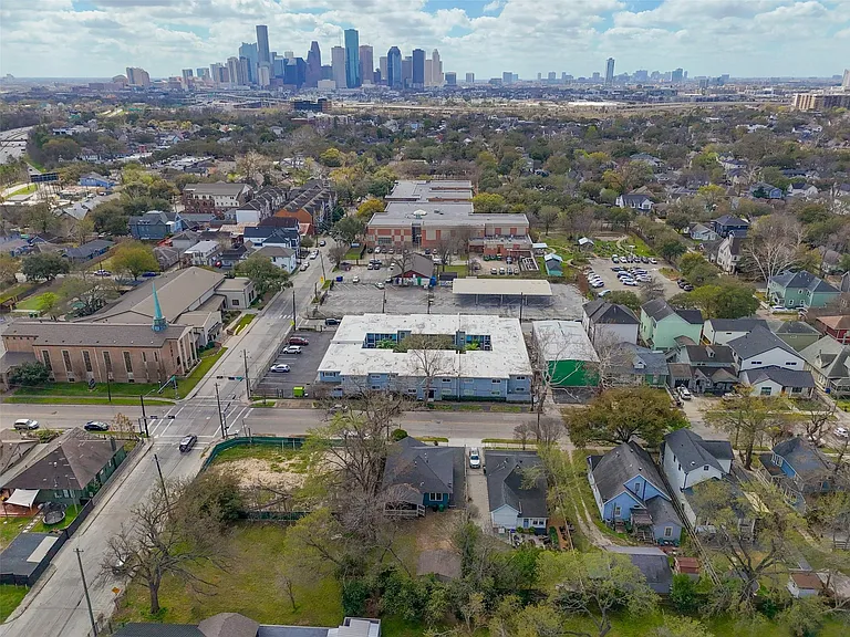 309 Pecore St — Photo 41