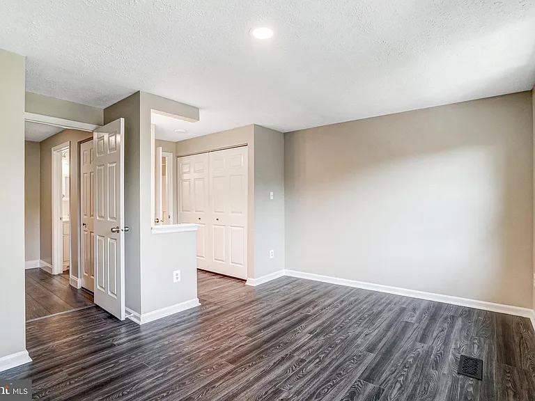 8525 Koluder Ct — Photo 13